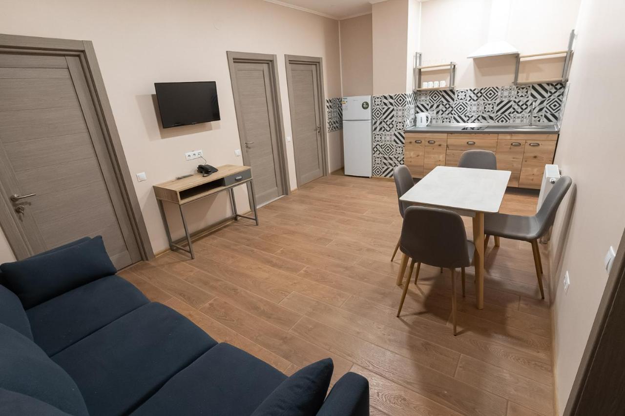 Pivdenniy Hotel Lviv Buitenkant foto