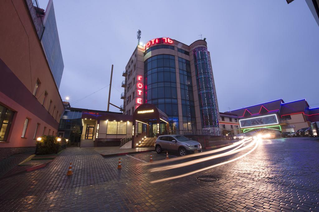 Pivdenniy Hotel Lviv Buitenkant foto