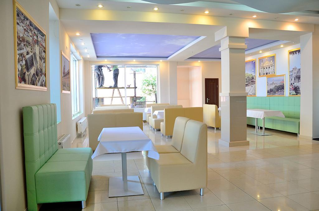 Pivdenniy Hotel Lviv Buitenkant foto