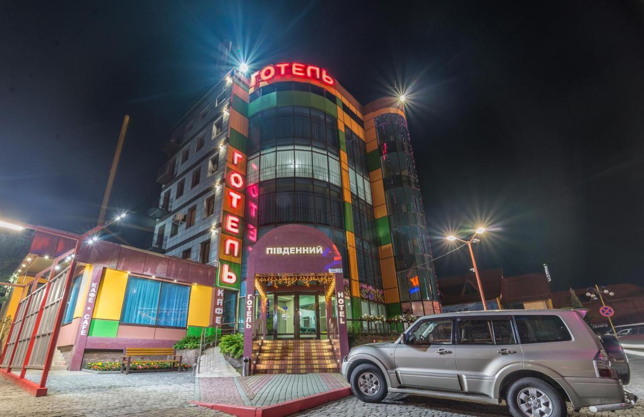 Pivdenniy Hotel Lviv Buitenkant foto