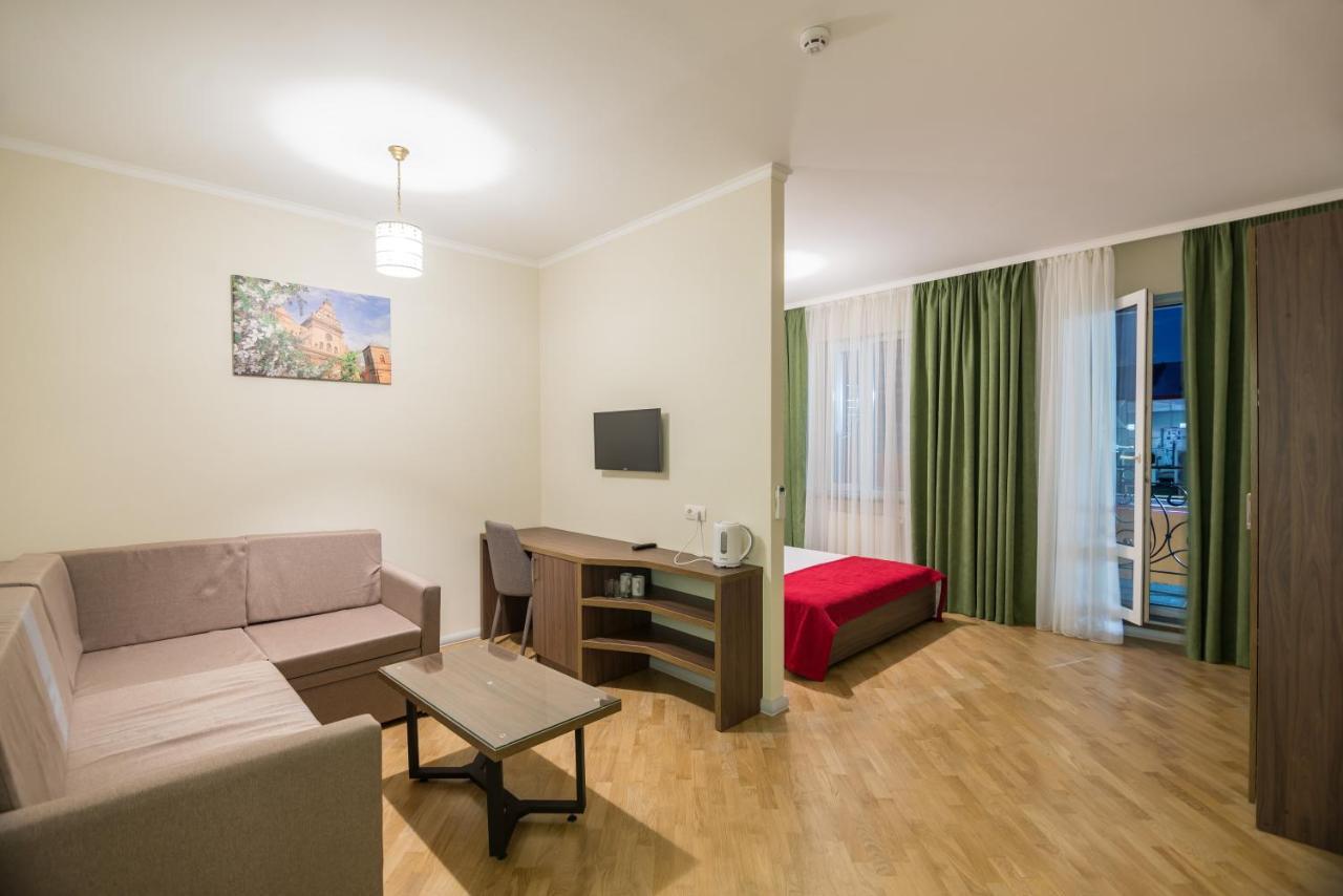 Pivdenniy Hotel Lviv Buitenkant foto