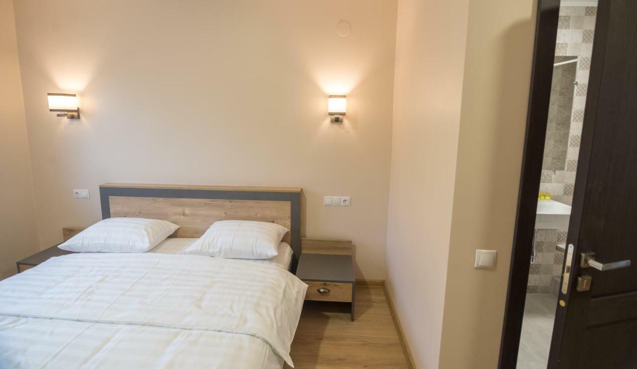 Pivdenniy Hotel Lviv Buitenkant foto