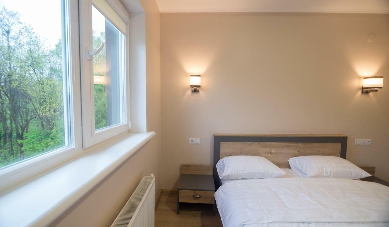 Pivdenniy Hotel Lviv Buitenkant foto