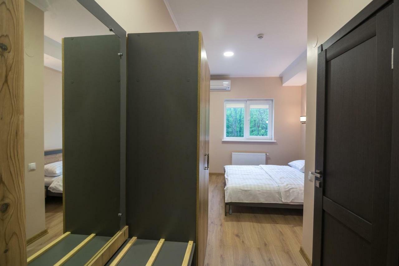 Pivdenniy Hotel Lviv Buitenkant foto